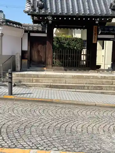 伝長寺の山門