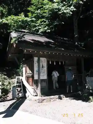 戸隠神社九頭龍社の{uncategorized: "未分類", other: "その他", undefined: "問題あり", building: "その他建物", grave: "お墓", sacred_gate: "鳥居", guardian: "狛犬", statue: "像", buddha: "仏像", history: "歴史", nature: "自然", garden: "庭園", animal: "動物", pagoda: "塔", temizu: "手水舎", mountain_gate: "山門・神門", sanctuary: "本殿・本堂", subordinate: "末社・摂社", art: "芸術", scenery: "景色", jizo: "地蔵", ema: "絵馬", goshuin: "御朱印", omikuji: "おみくじ", items: "授与品その他", amulet: "お守り", goshuincho: "御朱印帳", eats: "食事", festival: "お祭り", votive_dance: "神楽", shichigosan: "七五三参", wedding: "結婚式", experience: "体験その他", initially: "初詣", around: "周辺", anti_infection: "感染症対策"}