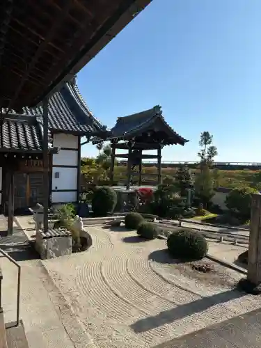 祐泉寺の{uncategorized: "未分類", other: "その他", undefined: "問題あり", building: "その他建物", grave: "お墓", sacred_gate: "鳥居", guardian: "狛犬", statue: "像", buddha: "仏像", history: "歴史", nature: "自然", garden: "庭園", animal: "動物", pagoda: "塔", temizu: "手水舎", mountain_gate: "山門・神門", sanctuary: "本殿・本堂", subordinate: "末社・摂社", art: "芸術", scenery: "景色", jizo: "地蔵", ema: "絵馬", goshuin: "御朱印", omikuji: "おみくじ", items: "授与品その他", amulet: "お守り", goshuincho: "御朱印帳", eats: "食事", festival: "お祭り", votive_dance: "神楽", shichigosan: "七五三参", wedding: "結婚式", experience: "体験その他", initially: "初詣", around: "周辺", anti_infection: "感染症対策"}