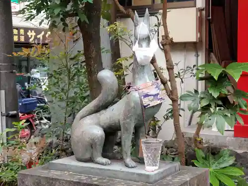 装束稲荷神社（王子稲荷神社境外摂社）の狛犬