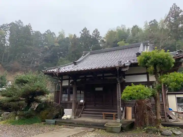 長照寺の本殿・本堂