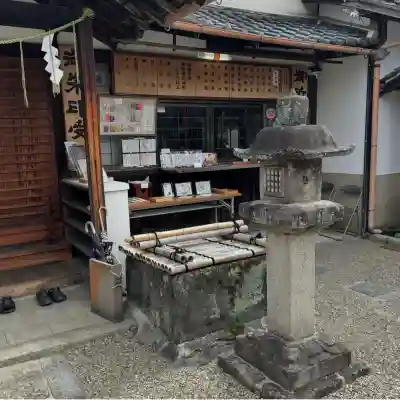 御霊神社の{uncategorized: "未分類", other: "その他", undefined: "問題あり", building: "その他建物", grave: "お墓", sacred_gate: "鳥居", guardian: "狛犬", statue: "像", buddha: "仏像", history: "歴史", nature: "自然", garden: "庭園", animal: "動物", pagoda: "塔", temizu: "手水舎", mountain_gate: "山門・神門", sanctuary: "本殿・本堂", subordinate: "末社・摂社", art: "芸術", scenery: "景色", jizo: "地蔵", ema: "絵馬", goshuin: "御朱印", omikuji: "おみくじ", items: "授与品その他", amulet: "お守り", goshuincho: "御朱印帳", eats: "食事", festival: "お祭り", votive_dance: "神楽", shichigosan: "七五三参", wedding: "結婚式", experience: "体験その他", initially: "初詣", around: "周辺", anti_infection: "感染症対策"}