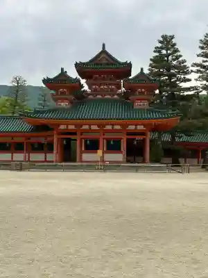 平安神宮の{uncategorized: "未分類", other: "その他", undefined: "問題あり", building: "その他建物", grave: "お墓", sacred_gate: "鳥居", guardian: "狛犬", statue: "像", buddha: "仏像", history: "歴史", nature: "自然", garden: "庭園", animal: "動物", pagoda: "塔", temizu: "手水舎", mountain_gate: "山門・神門", sanctuary: "本殿・本堂", subordinate: "末社・摂社", art: "芸術", scenery: "景色", jizo: "地蔵", ema: "絵馬", goshuin: "御朱印", omikuji: "おみくじ", items: "授与品その他", amulet: "お守り", goshuincho: "御朱印帳", eats: "食事", festival: "お祭り", votive_dance: "神楽", shichigosan: "七五三参", wedding: "結婚式", experience: "体験その他", initially: "初詣", around: "周辺", anti_infection: "感染症対策"}
