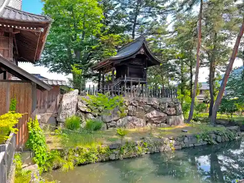 祝神社の本殿