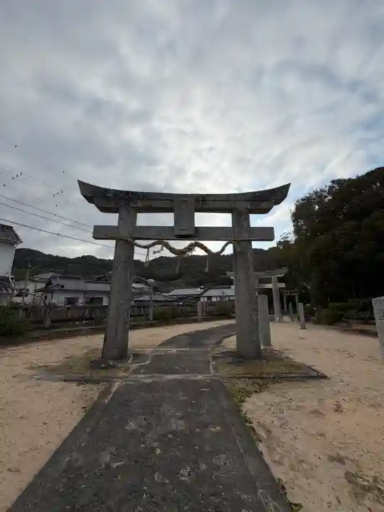 佐志八幡宮(佐志八幡神社)の{uncategorized: "未分類", other: "その他", undefined: "問題あり", building: "その他建物", grave: "お墓", sacred_gate: "鳥居", guardian: "狛犬", statue: "像", buddha: "仏像", history: "歴史", nature: "自然", garden: "庭園", animal: "動物", pagoda: "塔", temizu: "手水舎", mountain_gate: "山門・神門", sanctuary: "本殿・本堂", subordinate: "末社・摂社", art: "芸術", scenery: "景色", jizo: "地蔵", ema: "絵馬", goshuin: "御朱印", omikuji: "おみくじ", items: "授与品その他", amulet: "お守り", goshuincho: "御朱印帳", eats: "食事", festival: "お祭り", votive_dance: "神楽", shichigosan: "七五三参", wedding: "結婚式", experience: "体験その他", initially: "初詣", around: "周辺", anti_infection: "感染症対策"}