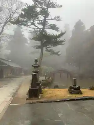 金剛證寺の{uncategorized: "未分類", other: "その他", undefined: "問題あり", building: "その他建物", grave: "お墓", sacred_gate: "鳥居", guardian: "狛犬", statue: "像", buddha: "仏像", history: "歴史", nature: "自然", garden: "庭園", animal: "動物", pagoda: "塔", temizu: "手水舎", mountain_gate: "山門・神門", sanctuary: "本殿・本堂", subordinate: "末社・摂社", art: "芸術", scenery: "景色", jizo: "地蔵", ema: "絵馬", goshuin: "御朱印", omikuji: "おみくじ", items: "授与品その他", amulet: "お守り", goshuincho: "御朱印帳", eats: "食事", festival: "お祭り", votive_dance: "神楽", shichigosan: "七五三参", wedding: "結婚式", experience: "体験その他", initially: "初詣", around: "周辺", anti_infection: "感染症対策"}