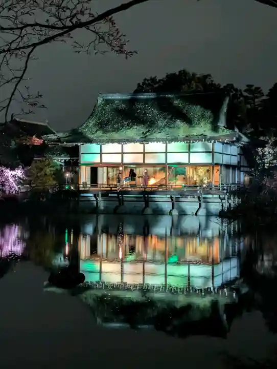 平安神宮の{uncategorized: "未分類", other: "その他", undefined: "問題あり", building: "その他建物", grave: "お墓", sacred_gate: "鳥居", guardian: "狛犬", statue: "像", buddha: "仏像", history: "歴史", nature: "自然", garden: "庭園", animal: "動物", pagoda: "塔", temizu: "手水舎", mountain_gate: "山門・神門", sanctuary: "本殿・本堂", subordinate: "末社・摂社", art: "芸術", scenery: "景色", jizo: "地蔵", ema: "絵馬", goshuin: "御朱印", omikuji: "おみくじ", items: "授与品その他", amulet: "お守り", goshuincho: "御朱印帳", eats: "食事", festival: "お祭り", votive_dance: "神楽", shichigosan: "七五三参", wedding: "結婚式", experience: "体験その他", initially: "初詣", around: "周辺", anti_infection: "感染症対策"}
