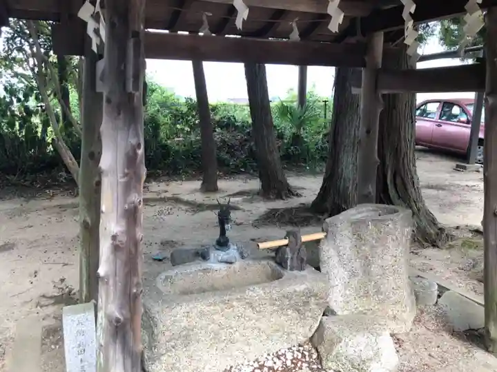 鴨山口神社の手水舎