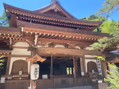 目の霊山　油山寺の本殿・本堂