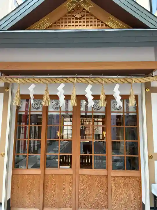 坐摩神社行宮の{uncategorized: "未分類", other: "その他", undefined: "問題あり", building: "その他建物", grave: "お墓", sacred_gate: "鳥居", guardian: "狛犬", statue: "像", buddha: "仏像", history: "歴史", nature: "自然", garden: "庭園", animal: "動物", pagoda: "塔", temizu: "手水舎", mountain_gate: "山門・神門", sanctuary: "本殿・本堂", subordinate: "末社・摂社", art: "芸術", scenery: "景色", jizo: "地蔵", ema: "絵馬", goshuin: "御朱印", omikuji: "おみくじ", items: "授与品その他", amulet: "お守り", goshuincho: "御朱印帳", eats: "食事", festival: "お祭り", votive_dance: "神楽", shichigosan: "七五三参", wedding: "結婚式", experience: "体験その他", initially: "初詣", around: "周辺", anti_infection: "感染症対策"}