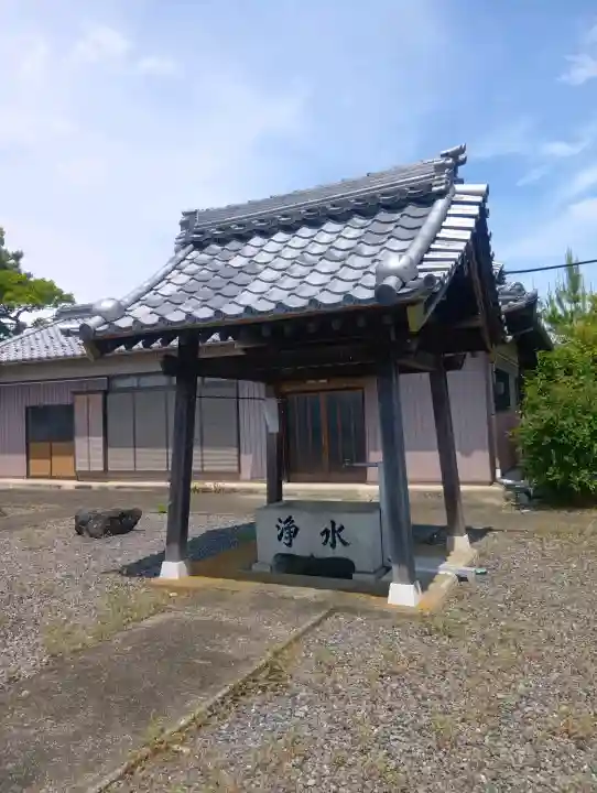 神明神社の{uncategorized: "未分類", other: "その他", undefined: "問題あり", building: "その他建物", grave: "お墓", sacred_gate: "鳥居", guardian: "狛犬", statue: "像", buddha: "仏像", history: "歴史", nature: "自然", garden: "庭園", animal: "動物", pagoda: "塔", temizu: "手水舎", mountain_gate: "山門・神門", sanctuary: "本殿・本堂", subordinate: "末社・摂社", art: "芸術", scenery: "景色", jizo: "地蔵", ema: "絵馬", goshuin: "御朱印", omikuji: "おみくじ", items: "授与品その他", amulet: "お守り", goshuincho: "御朱印帳", eats: "食事", festival: "お祭り", votive_dance: "神楽", shichigosan: "七五三参", wedding: "結婚式", experience: "体験その他", initially: "初詣", around: "周辺", anti_infection: "感染症対策"}