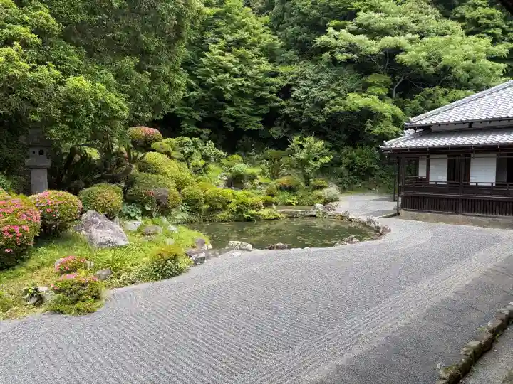 清見寺の{uncategorized: "未分類", other: "その他", undefined: "問題あり", building: "その他建物", grave: "お墓", sacred_gate: "鳥居", guardian: "狛犬", statue: "像", buddha: "仏像", history: "歴史", nature: "自然", garden: "庭園", animal: "動物", pagoda: "塔", temizu: "手水舎", mountain_gate: "山門・神門", sanctuary: "本殿・本堂", subordinate: "末社・摂社", art: "芸術", scenery: "景色", jizo: "地蔵", ema: "絵馬", goshuin: "御朱印", omikuji: "おみくじ", items: "授与品その他", amulet: "お守り", goshuincho: "御朱印帳", eats: "食事", festival: "お祭り", votive_dance: "神楽", shichigosan: "七五三参", wedding: "結婚式", experience: "体験その他", initially: "初詣", around: "周辺", anti_infection: "感染症対策"}
