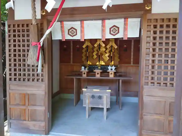 新屋坐天照御魂神社の末社・摂社