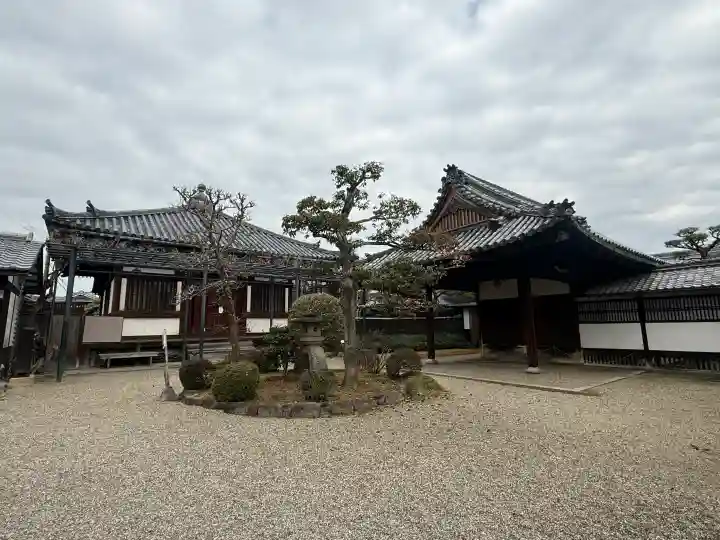 中宮寺の{uncategorized: "未分類", other: "その他", undefined: "問題あり", building: "その他建物", grave: "お墓", sacred_gate: "鳥居", guardian: "狛犬", statue: "像", buddha: "仏像", history: "歴史", nature: "自然", garden: "庭園", animal: "動物", pagoda: "塔", temizu: "手水舎", mountain_gate: "山門・神門", sanctuary: "本殿・本堂", subordinate: "末社・摂社", art: "芸術", scenery: "景色", jizo: "地蔵", ema: "絵馬", goshuin: "御朱印", omikuji: "おみくじ", items: "授与品その他", amulet: "お守り", goshuincho: "御朱印帳", eats: "食事", festival: "お祭り", votive_dance: "神楽", shichigosan: "七五三参", wedding: "結婚式", experience: "体験その他", initially: "初詣", around: "周辺", anti_infection: "感染症対策"}