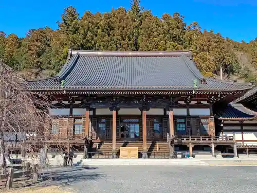 久遠寺の本殿