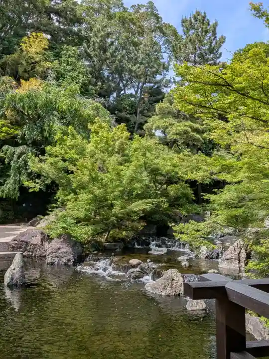 寒川神社の{uncategorized: "未分類", other: "その他", undefined: "問題あり", building: "その他建物", grave: "お墓", sacred_gate: "鳥居", guardian: "狛犬", statue: "像", buddha: "仏像", history: "歴史", nature: "自然", garden: "庭園", animal: "動物", pagoda: "塔", temizu: "手水舎", mountain_gate: "山門・神門", sanctuary: "本殿・本堂", subordinate: "末社・摂社", art: "芸術", scenery: "景色", jizo: "地蔵", ema: "絵馬", goshuin: "御朱印", omikuji: "おみくじ", items: "授与品その他", amulet: "お守り", goshuincho: "御朱印帳", eats: "食事", festival: "お祭り", votive_dance: "神楽", shichigosan: "七五三参", wedding: "結婚式", experience: "体験その他", initially: "初詣", around: "周辺", anti_infection: "感染症対策"}