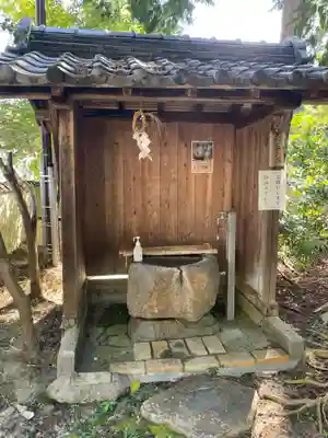 勢野薬隆寺八幡神社の手水舎