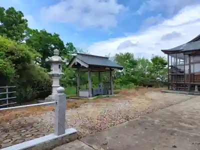 鰀目嶽神社の{uncategorized: "未分類", other: "その他", undefined: "問題あり", building: "その他建物", grave: "お墓", sacred_gate: "鳥居", guardian: "狛犬", statue: "像", buddha: "仏像", history: "歴史", nature: "自然", garden: "庭園", animal: "動物", pagoda: "塔", temizu: "手水舎", mountain_gate: "山門・神門", sanctuary: "本殿・本堂", subordinate: "末社・摂社", art: "芸術", scenery: "景色", jizo: "地蔵", ema: "絵馬", goshuin: "御朱印", omikuji: "おみくじ", items: "授与品その他", amulet: "お守り", goshuincho: "御朱印帳", eats: "食事", festival: "お祭り", votive_dance: "神楽", shichigosan: "七五三参", wedding: "結婚式", experience: "体験その他", initially: "初詣", around: "周辺", anti_infection: "感染症対策"}