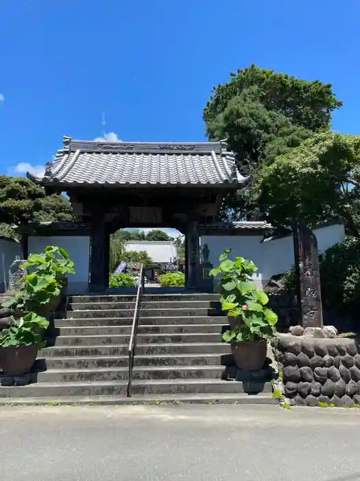 香勝寺の山門