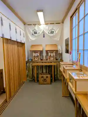 剣神社の{uncategorized: "未分類", other: "その他", undefined: "問題あり", building: "その他建物", grave: "お墓", sacred_gate: "鳥居", guardian: "狛犬", statue: "像", buddha: "仏像", history: "歴史", nature: "自然", garden: "庭園", animal: "動物", pagoda: "塔", temizu: "手水舎", mountain_gate: "山門・神門", sanctuary: "本殿・本堂", subordinate: "末社・摂社", art: "芸術", scenery: "景色", jizo: "地蔵", ema: "絵馬", goshuin: "御朱印", omikuji: "おみくじ", items: "授与品その他", amulet: "お守り", goshuincho: "御朱印帳", eats: "食事", festival: "お祭り", votive_dance: "神楽", shichigosan: "七五三参", wedding: "結婚式", experience: "体験その他", initially: "初詣", around: "周辺", anti_infection: "感染症対策"}