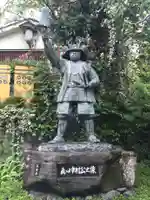 真田山 三光神社の像
