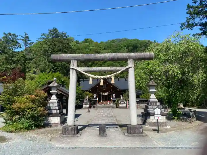 大間々神明宮の{uncategorized: "未分類", other: "その他", undefined: "問題あり", building: "その他建物", grave: "お墓", sacred_gate: "鳥居", guardian: "狛犬", statue: "像", buddha: "仏像", history: "歴史", nature: "自然", garden: "庭園", animal: "動物", pagoda: "塔", temizu: "手水舎", mountain_gate: "山門・神門", sanctuary: "本殿・本堂", subordinate: "末社・摂社", art: "芸術", scenery: "景色", jizo: "地蔵", ema: "絵馬", goshuin: "御朱印", omikuji: "おみくじ", items: "授与品その他", amulet: "お守り", goshuincho: "御朱印帳", eats: "食事", festival: "お祭り", votive_dance: "神楽", shichigosan: "七五三参", wedding: "結婚式", experience: "体験その他", initially: "初詣", around: "周辺", anti_infection: "感染症対策"}