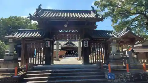 冠纓神社の山門