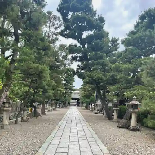 御香宮神社の{uncategorized: "未分類", other: "その他", undefined: "問題あり", building: "その他建物", grave: "お墓", sacred_gate: "鳥居", guardian: "狛犬", statue: "像", buddha: "仏像", history: "歴史", nature: "自然", garden: "庭園", animal: "動物", pagoda: "塔", temizu: "手水舎", mountain_gate: "山門・神門", sanctuary: "本殿・本堂", subordinate: "末社・摂社", art: "芸術", scenery: "景色", jizo: "地蔵", ema: "絵馬", goshuin: "御朱印", omikuji: "おみくじ", items: "授与品その他", amulet: "お守り", goshuincho: "御朱印帳", eats: "食事", festival: "お祭り", votive_dance: "神楽", shichigosan: "七五三参", wedding: "結婚式", experience: "体験その他", initially: "初詣", around: "周辺", anti_infection: "感染症対策"}