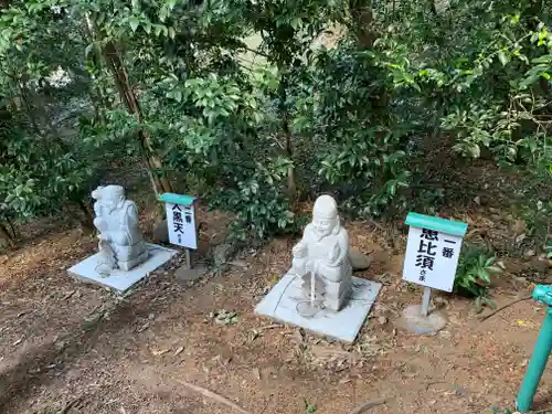 磐裂根裂神社の像