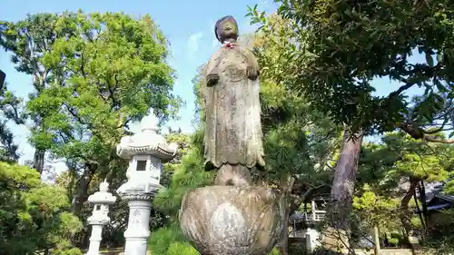 三寳寺の像