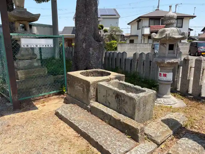 稲荷神社の{uncategorized: "未分類", other: "その他", undefined: "問題あり", building: "その他建物", grave: "お墓", sacred_gate: "鳥居", guardian: "狛犬", statue: "像", buddha: "仏像", history: "歴史", nature: "自然", garden: "庭園", animal: "動物", pagoda: "塔", temizu: "手水舎", mountain_gate: "山門・神門", sanctuary: "本殿・本堂", subordinate: "末社・摂社", art: "芸術", scenery: "景色", jizo: "地蔵", ema: "絵馬", goshuin: "御朱印", omikuji: "おみくじ", items: "授与品その他", amulet: "お守り", goshuincho: "御朱印帳", eats: "食事", festival: "お祭り", votive_dance: "神楽", shichigosan: "七五三参", wedding: "結婚式", experience: "体験その他", initially: "初詣", around: "周辺", anti_infection: "感染症対策"}