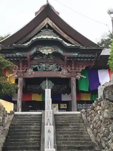 埼玉厄除け開運大師・龍泉寺（切り絵御朱印発祥の寺）の本殿