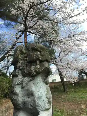琵琶神社の狛犬