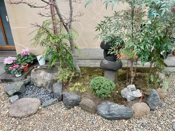 正洞院の{uncategorized: "未分類", other: "その他", undefined: "問題あり", building: "その他建物", grave: "お墓", sacred_gate: "鳥居", guardian: "狛犬", statue: "像", buddha: "仏像", history: "歴史", nature: "自然", garden: "庭園", animal: "動物", pagoda: "塔", temizu: "手水舎", mountain_gate: "山門・神門", sanctuary: "本殿・本堂", subordinate: "末社・摂社", art: "芸術", scenery: "景色", jizo: "地蔵", ema: "絵馬", goshuin: "御朱印", omikuji: "おみくじ", items: "授与品その他", amulet: "お守り", goshuincho: "御朱印帳", eats: "食事", festival: "お祭り", votive_dance: "神楽", shichigosan: "七五三参", wedding: "結婚式", experience: "体験その他", initially: "初詣", around: "周辺", anti_infection: "感染症対策"}