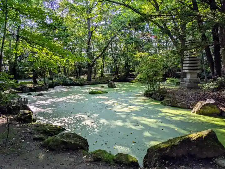 帯廣神社の庭園