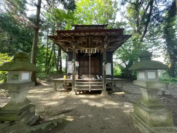 隠津島神社の{uncategorized: "未分類", other: "その他", undefined: "問題あり", building: "その他建物", grave: "お墓", sacred_gate: "鳥居", guardian: "狛犬", statue: "像", buddha: "仏像", history: "歴史", nature: "自然", garden: "庭園", animal: "動物", pagoda: "塔", temizu: "手水舎", mountain_gate: "山門・神門", sanctuary: "本殿・本堂", subordinate: "末社・摂社", art: "芸術", scenery: "景色", jizo: "地蔵", ema: "絵馬", goshuin: "御朱印", omikuji: "おみくじ", items: "授与品その他", amulet: "お守り", goshuincho: "御朱印帳", eats: "食事", festival: "お祭り", votive_dance: "神楽", shichigosan: "七五三参", wedding: "結婚式", experience: "体験その他", initially: "初詣", around: "周辺", anti_infection: "感染症対策"}
