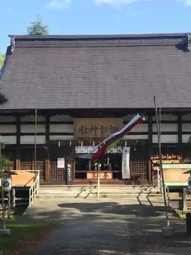 諏訪神社の本殿