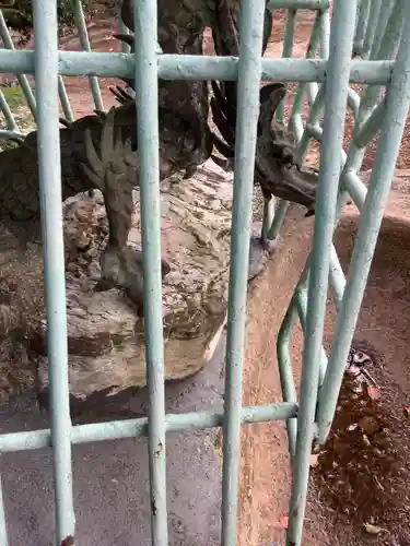 八幡社　春日社合殿の手水舎