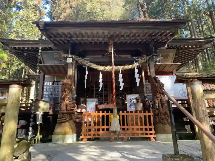 日光大室高龗神社の{uncategorized: "未分類", other: "その他", undefined: "問題あり", building: "その他建物", grave: "お墓", sacred_gate: "鳥居", guardian: "狛犬", statue: "像", buddha: "仏像", history: "歴史", nature: "自然", garden: "庭園", animal: "動物", pagoda: "塔", temizu: "手水舎", mountain_gate: "山門・神門", sanctuary: "本殿・本堂", subordinate: "末社・摂社", art: "芸術", scenery: "景色", jizo: "地蔵", ema: "絵馬", goshuin: "御朱印", omikuji: "おみくじ", items: "授与品その他", amulet: "お守り", goshuincho: "御朱印帳", eats: "食事", festival: "お祭り", votive_dance: "神楽", shichigosan: "七五三参", wedding: "結婚式", experience: "体験その他", initially: "初詣", around: "周辺", anti_infection: "感染症対策"}