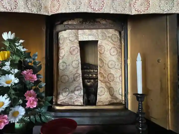 西徳寺の{uncategorized: "未分類", other: "その他", undefined: "問題あり", building: "その他建物", grave: "お墓", sacred_gate: "鳥居", guardian: "狛犬", statue: "像", buddha: "仏像", history: "歴史", nature: "自然", garden: "庭園", animal: "動物", pagoda: "塔", temizu: "手水舎", mountain_gate: "山門・神門", sanctuary: "本殿・本堂", subordinate: "末社・摂社", art: "芸術", scenery: "景色", jizo: "地蔵", ema: "絵馬", goshuin: "御朱印", omikuji: "おみくじ", items: "授与品その他", amulet: "お守り", goshuincho: "御朱印帳", eats: "食事", festival: "お祭り", votive_dance: "神楽", shichigosan: "七五三参", wedding: "結婚式", experience: "体験その他", initially: "初詣", around: "周辺", anti_infection: "感染症対策"}