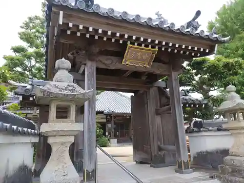 甘露寺の山門