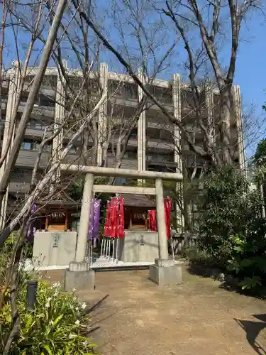 西久保八幡神社の{uncategorized: "未分類", other: "その他", undefined: "問題あり", building: "その他建物", grave: "お墓", sacred_gate: "鳥居", guardian: "狛犬", statue: "像", buddha: "仏像", history: "歴史", nature: "自然", garden: "庭園", animal: "動物", pagoda: "塔", temizu: "手水舎", mountain_gate: "山門・神門", sanctuary: "本殿・本堂", subordinate: "末社・摂社", art: "芸術", scenery: "景色", jizo: "地蔵", ema: "絵馬", goshuin: "御朱印", omikuji: "おみくじ", items: "授与品その他", amulet: "お守り", goshuincho: "御朱印帳", eats: "食事", festival: "お祭り", votive_dance: "神楽", shichigosan: "七五三参", wedding: "結婚式", experience: "体験その他", initially: "初詣", around: "周辺", anti_infection: "感染症対策"}