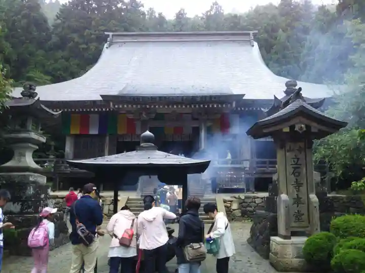 宝珠山 立石寺の本殿・本堂