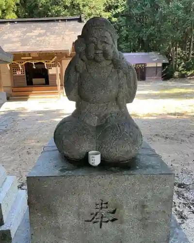 三所神社の像