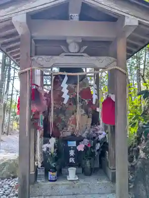 眞名井神社(籠神社奥宮)の{uncategorized: "未分類", other: "その他", undefined: "問題あり", building: "その他建物", grave: "お墓", sacred_gate: "鳥居", guardian: "狛犬", statue: "像", buddha: "仏像", history: "歴史", nature: "自然", garden: "庭園", animal: "動物", pagoda: "塔", temizu: "手水舎", mountain_gate: "山門・神門", sanctuary: "本殿・本堂", subordinate: "末社・摂社", art: "芸術", scenery: "景色", jizo: "地蔵", ema: "絵馬", goshuin: "御朱印", omikuji: "おみくじ", items: "授与品その他", amulet: "お守り", goshuincho: "御朱印帳", eats: "食事", festival: "お祭り", votive_dance: "神楽", shichigosan: "七五三参", wedding: "結婚式", experience: "体験その他", initially: "初詣", around: "周辺", anti_infection: "感染症対策"}