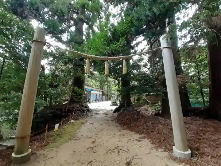 蟹井神社の{uncategorized: "未分類", other: "その他", undefined: "問題あり", building: "その他建物", grave: "お墓", sacred_gate: "鳥居", guardian: "狛犬", statue: "像", buddha: "仏像", history: "歴史", nature: "自然", garden: "庭園", animal: "動物", pagoda: "塔", temizu: "手水舎", mountain_gate: "山門・神門", sanctuary: "本殿・本堂", subordinate: "末社・摂社", art: "芸術", scenery: "景色", jizo: "地蔵", ema: "絵馬", goshuin: "御朱印", omikuji: "おみくじ", items: "授与品その他", amulet: "お守り", goshuincho: "御朱印帳", eats: "食事", festival: "お祭り", votive_dance: "神楽", shichigosan: "七五三参", wedding: "結婚式", experience: "体験その他", initially: "初詣", around: "周辺", anti_infection: "感染症対策"}