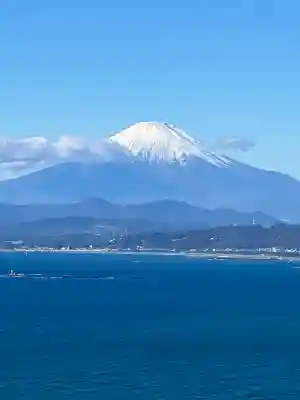 龍宮（江島神社）の{uncategorized: "未分類", other: "その他", undefined: "問題あり", building: "その他建物", grave: "お墓", sacred_gate: "鳥居", guardian: "狛犬", statue: "像", buddha: "仏像", history: "歴史", nature: "自然", garden: "庭園", animal: "動物", pagoda: "塔", temizu: "手水舎", mountain_gate: "山門・神門", sanctuary: "本殿・本堂", subordinate: "末社・摂社", art: "芸術", scenery: "景色", jizo: "地蔵", ema: "絵馬", goshuin: "御朱印", omikuji: "おみくじ", items: "授与品その他", amulet: "お守り", goshuincho: "御朱印帳", eats: "食事", festival: "お祭り", votive_dance: "神楽", shichigosan: "七五三参", wedding: "結婚式", experience: "体験その他", initially: "初詣", around: "周辺", anti_infection: "感染症対策"}
