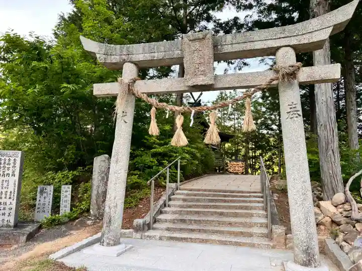 大成龍神社の{uncategorized: "未分類", other: "その他", undefined: "問題あり", building: "その他建物", grave: "お墓", sacred_gate: "鳥居", guardian: "狛犬", statue: "像", buddha: "仏像", history: "歴史", nature: "自然", garden: "庭園", animal: "動物", pagoda: "塔", temizu: "手水舎", mountain_gate: "山門・神門", sanctuary: "本殿・本堂", subordinate: "末社・摂社", art: "芸術", scenery: "景色", jizo: "地蔵", ema: "絵馬", goshuin: "御朱印", omikuji: "おみくじ", items: "授与品その他", amulet: "お守り", goshuincho: "御朱印帳", eats: "食事", festival: "お祭り", votive_dance: "神楽", shichigosan: "七五三参", wedding: "結婚式", experience: "体験その他", initially: "初詣", around: "周辺", anti_infection: "感染症対策"}