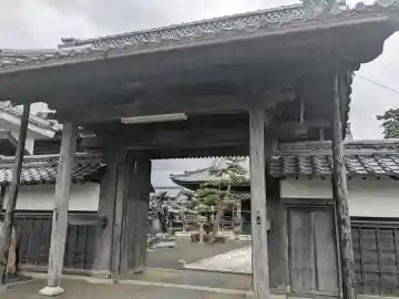龍本寺の{uncategorized: "未分類", other: "その他", undefined: "問題あり", building: "その他建物", grave: "お墓", sacred_gate: "鳥居", guardian: "狛犬", statue: "像", buddha: "仏像", history: "歴史", nature: "自然", garden: "庭園", animal: "動物", pagoda: "塔", temizu: "手水舎", mountain_gate: "山門・神門", sanctuary: "本殿・本堂", subordinate: "末社・摂社", art: "芸術", scenery: "景色", jizo: "地蔵", ema: "絵馬", goshuin: "御朱印", omikuji: "おみくじ", items: "授与品その他", amulet: "お守り", goshuincho: "御朱印帳", eats: "食事", festival: "お祭り", votive_dance: "神楽", shichigosan: "七五三参", wedding: "結婚式", experience: "体験その他", initially: "初詣", around: "周辺", anti_infection: "感染症対策"}