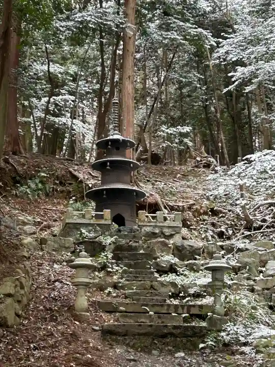 美濃國一宮 南宮大社の{uncategorized: "未分類", other: "その他", undefined: "問題あり", building: "その他建物", grave: "お墓", sacred_gate: "鳥居", guardian: "狛犬", statue: "像", buddha: "仏像", history: "歴史", nature: "自然", garden: "庭園", animal: "動物", pagoda: "塔", temizu: "手水舎", mountain_gate: "山門・神門", sanctuary: "本殿・本堂", subordinate: "末社・摂社", art: "芸術", scenery: "景色", jizo: "地蔵", ema: "絵馬", goshuin: "御朱印", omikuji: "おみくじ", items: "授与品その他", amulet: "お守り", goshuincho: "御朱印帳", eats: "食事", festival: "お祭り", votive_dance: "神楽", shichigosan: "七五三参", wedding: "結婚式", experience: "体験その他", initially: "初詣", around: "周辺", anti_infection: "感染症対策"}